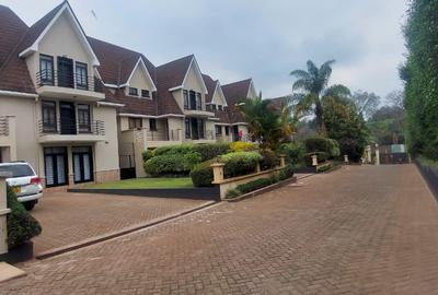 5 Bed Townhouse with En Suite at Lavington - 4
