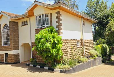 5 Bed Villa with En Suite at Off Mugumo Road