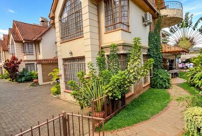 5 Bed Townhouse with En Suite in Lavington