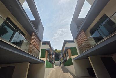 5 Bed Villa with En Suite at Chalbi Drive