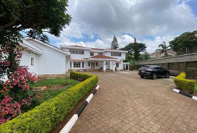 5 Bed House with En Suite in Runda