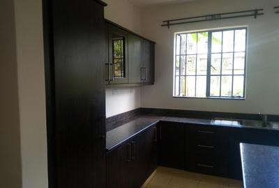 4 Bed House with En Suite in Runda