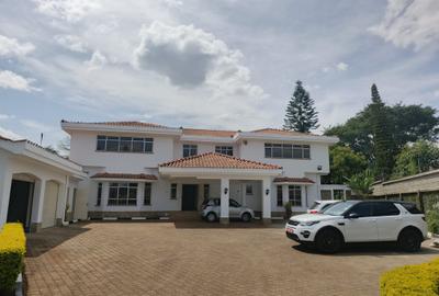 5 Bed House with En Suite in Runda