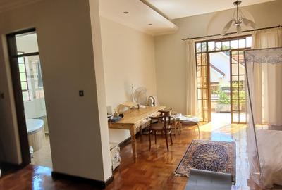 4 Bed House with En Suite at Rosslyn Lone Tree - 3