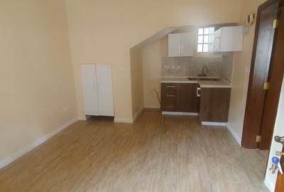 1 Bed Apartment with Swimming Pool in Kilimani
