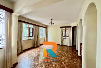 5 Bed House with En Suite in Parklands - 4