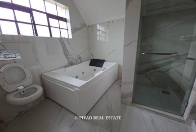 4 Bed House with Swimming Pool in Garden Estate - 4