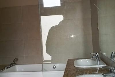 5 Bed Townhouse with En Suite in Karen - 4