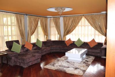 5 Bed House with En Suite in Nyari