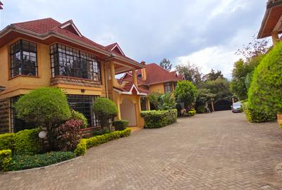 5 Bed Townhouse with En Suite at Lavington Green - 4