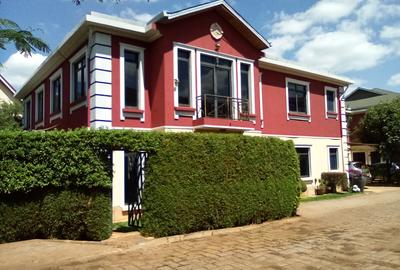 5 Bed Townhouse with En Suite at Off Waiyaki Way
