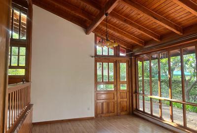 4 Bed Townhouse with Swimming Pool in Ridgeways