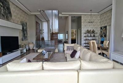 4 Bed Townhouse with En Suite in Spring Valley - 3