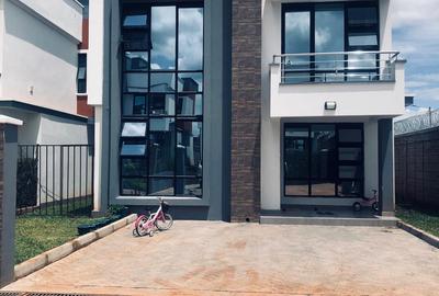 4 Bed Townhouse with En Suite in Eastern ByPass