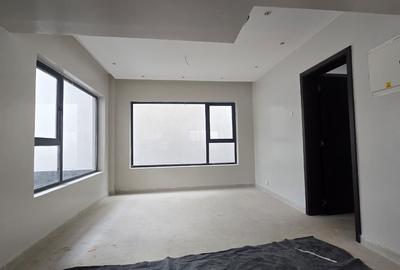 5 Bed House with En Suite in Lavington - 4