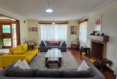 5 Bed House with En Suite in Lavington - 3