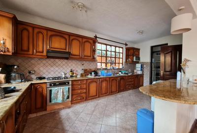 4 Bed House with En Suite at Riverside Drive