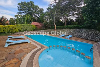 5 Bed Villa with En Suite in Rosslyn