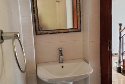 5 Bed Townhouse with En Suite in Kitisuru - 2