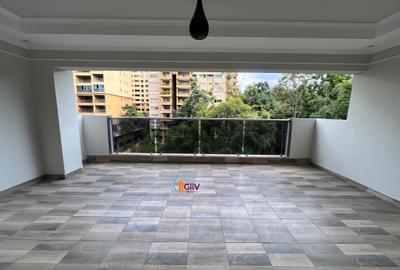 3 Bed Apartment with Swimming Pool in Riverside