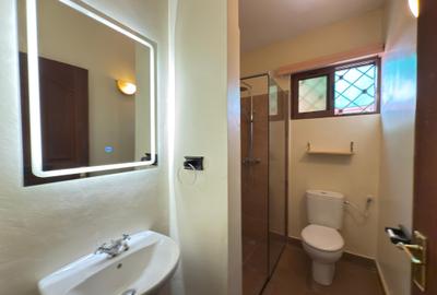 4 Bed House with En Suite at Lavington - 4