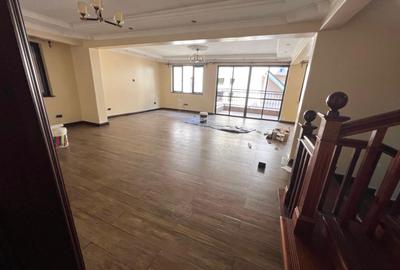 5 Bed Townhouse with En Suite in Lavington - 2