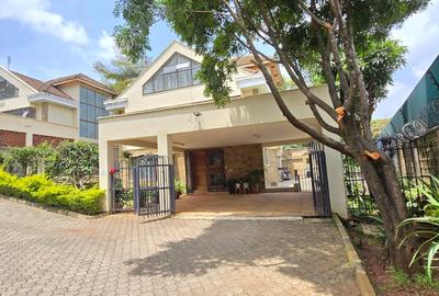 5 Bed House with En Suite in Lavington