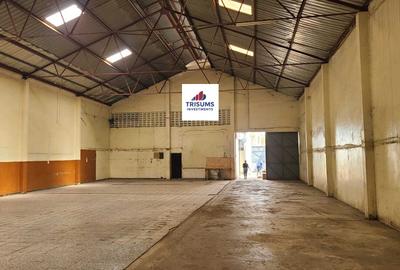 7,500 ft² Warehouse with Fibre Internet in Industrial Area