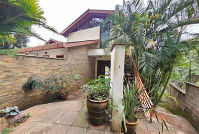 5 Bed House with En Suite in Gigiri