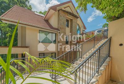 5 Bed Townhouse with En Suite in Redhill