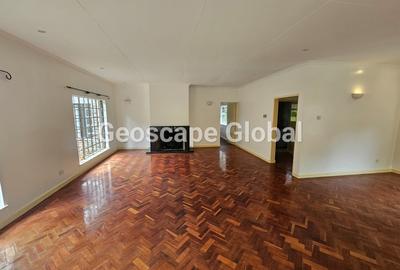 5 Bed House with En Suite in Lavington - 4