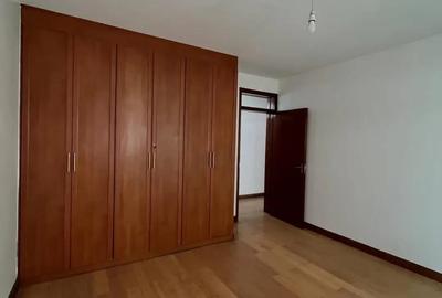 3 Bed Apartment with En Suite in Kilimani - 4