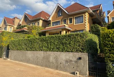 4 Bed Townhouse with En Suite in Redhill