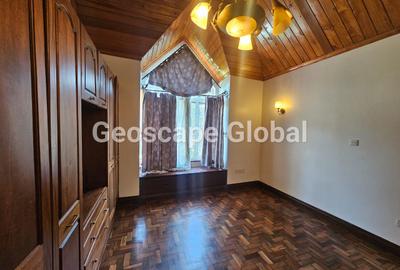 5 Bed House with En Suite in Runda - 3