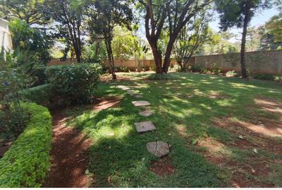 5 Bed House with En Suite in Nyari - 2