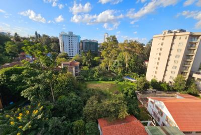 3 Bed Apartment with En Suite in Riverside