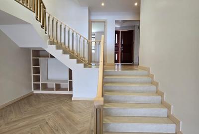 6 Bed Townhouse with En Suite in Lavington - 3