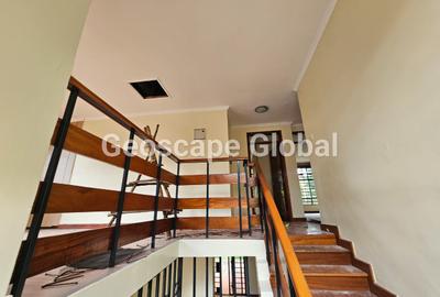 4 Bed House with En Suite in Nyari