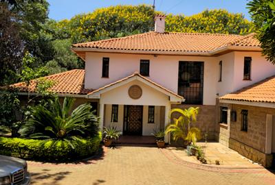 5 Bed Townhouse with En Suite at Meadows - 3