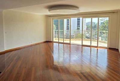 3 Bed Apartment with En Suite at Parklands - 2