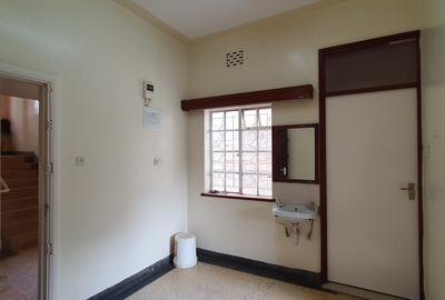 3 Bed Apartment with En Suite at Kusi Lane