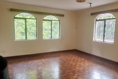 4 Bed Townhouse with En Suite in Nyari