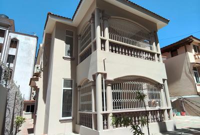 5 Bed House with En Suite at Links Road