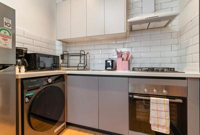 Serviced 1 Bed Apartment with En Suite in Kilimani - 4