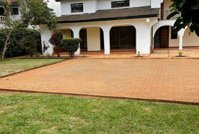 5 Bed House with En Suite at Mountain View