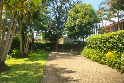 4 Bed Townhouse with En Suite at Few Minutes Drive To Spring Valley Supermarket And Sarit Centre