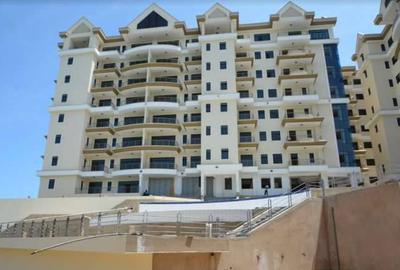 3 Bed Apartment with En Suite in Tudor - 3