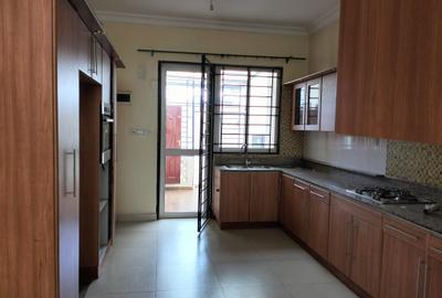 5 Bed Townhouse with En Suite in Kyuna