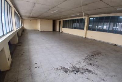 8,000 ft² Warehouse with Parking in Industrial Area - 4