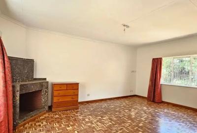 5 Bed Villa with En Suite in Spring Valley - 3